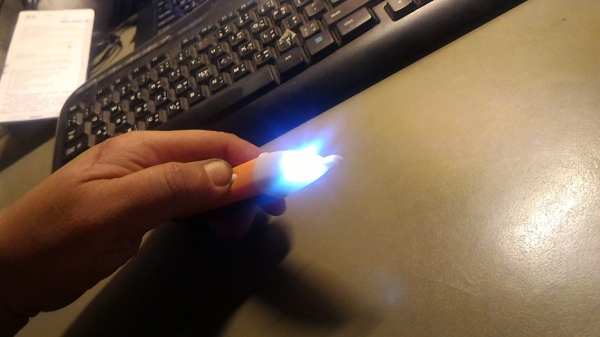 อุปกรณ์เช็ดตรวจสอบไฟฟ้าแบบไม่สัมผัส การใช้งานสามารถตรวจสอบการขาดของสายไฟได้โดยไม่ต้องส้มผัสแสดงผลเป็นไฟสีแดง พร้อมมีเสียงเตือน