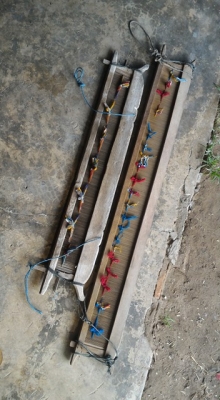 ฟืม (งานไม้ทำมือ แฮนด์แมค) ทอผ้าโบราณ มี 2 อันใหญ่ๆ แถมมีหัวผ้าโบราณ 2 ชุด สวยด้วยครับ