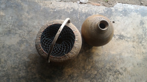 งานไม้รวมๆ ทอผ้าไหม ผ้าฝ้าย จับปลา ดินเผาเก่า ขายรวม 699 บ.