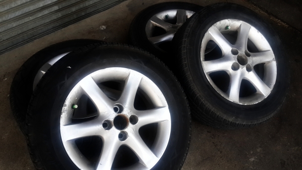 ล้อ Toyota ขอบ 15 4รู100 แถมยางพร้อมใช้งาน ล้อ Toyota ขอบ 15 4รู100 แถมยางพร้อมใช้งาน