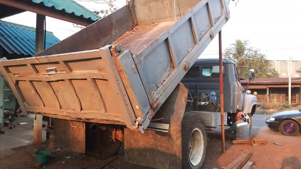 **269,000 บ.ต่อรอง/// 6ล้อดั้มดิน ISUZU TX-145 หัวยาว เครื่องเดิม เกียร์J 7เกียร์ถอย ช่วงล่างใหญ่ เฟืองท้าย FUSO (10ล้อ) คัสซีสวย หัวเก๋งดี พ.พาวเวอร์ เบรคลม แอร์หนาว ดั้มเหล็ก5ตัน3.80ม.ยิงหลัง ยาง900/20 สภาพ70\% พร้อมใช้ เล่มทะเบียน ภาษีเต็ม **ขาย ISUZU T