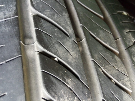 ยาง 185-60-15 เกือบป้ายแดง ถอดจากยาริส 4500 บาท ยาง 185-60-15 เกือบป้ายแดง ถอดจากยาริส 4500 บาท