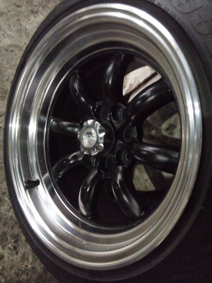 ล้อกล้วยขอบ 15 กว้างหลัง 9 หน้า 7.5 พร้อมยาง