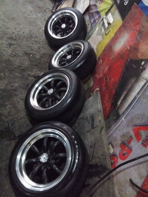 ล้อกล้วยขอบ 15 กว้างหลัง 9 หน้า 7.5 พร้อมยาง