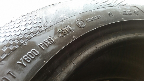 225 55 17 ยางป้ายแดงปี14 225 55 17 ยางป้ายแดงปี14