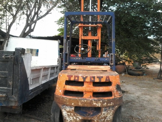 ขายโฟล์คลิฟ โตโยต้า ยกได้4 ตัน. ขายไม่แพง