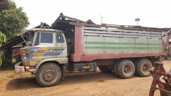 ขาย 10 ล้อ 2 เพลาดั้ม HINO KT725 วางเครื่อง HO7D 195 แรงม้า คัสซีมีรอยเชื่อมด้านขวา เบรคทิฟฟี่ พวงมาลัยพาวเวอร์ ทะเบียนพร้อมโอนครับ