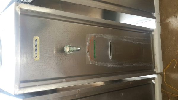 ขายเหมาเครื่องทำน้ำเย็น4ตัว