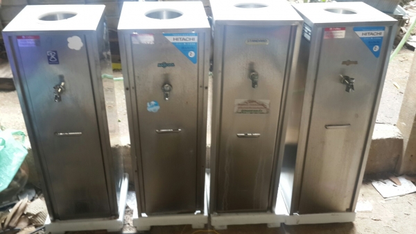 ขายเหมาเครื่องทำน้ำเย็น4ตัว