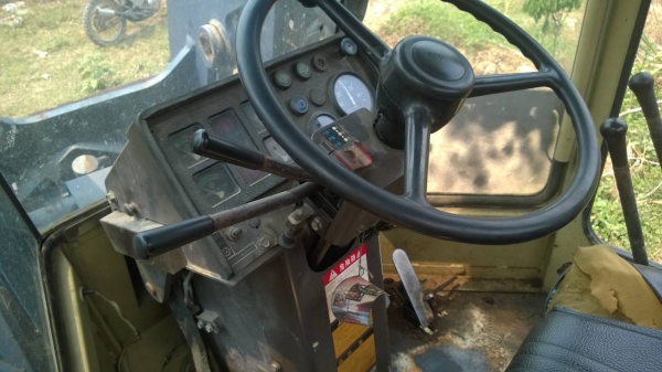 รถตักล้อยาง KOMATSU WR8