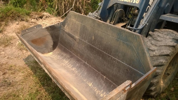 รถตักล้อยาง KOMATSU WR8