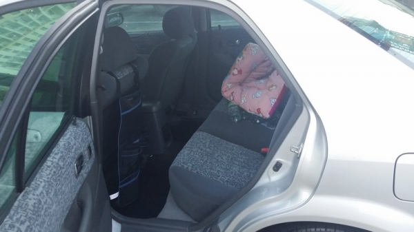 ford laser 1.8 ออโต้ ดิสเบรค4ล้อ abs airbag พร้อมใช้ เครื่องเกียร์ช่วงล่างดี  ไม่ชนหนักไม่น้ำท่วม