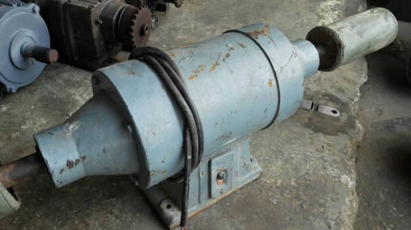 มอเตอร์เจียร์เพลายาว ขนาด 5 HP 380V ใช้ปัดขัดแต่งงานโครเมี่ยมขัดเงา งานช่างต่างๆตามอู่ได้ครับ!!