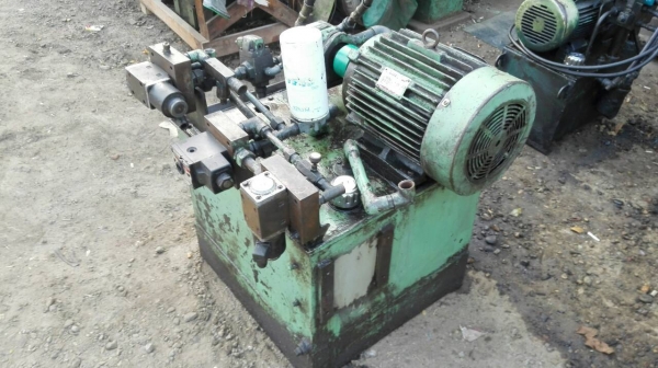 ปั้มน้ำมันไฮดรอลิค มอเตอร์ HITACHI JAPAN 10 HP 380V พร้อมวาล์วคอนโทรลไฟฟ้า วิ่งเงียบเครื่องเดินนิ่มพร้อมใช้