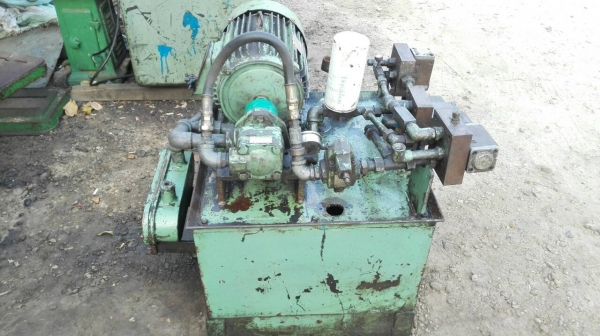 ปั้มน้ำมันไฮดรอลิค มอเตอร์ HITACHI JAPAN 10 HP 380V พร้อมวาล์วคอนโทรลไฟฟ้า วิ่งเงียบเครื่องเดินนิ่มพร้อมใช้