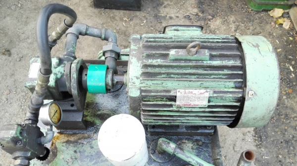 ปั้มน้ำมันไฮดรอลิค มอเตอร์ HITACHI JAPAN 10 HP 380V พร้อมวาล์วคอนโทรลไฟฟ้า วิ่งเงียบเครื่องเดินนิ่มพร้อมใช้