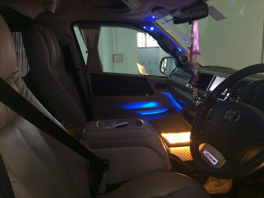 ขายรถตู้ Toyota ventury ปี12 7ที่นั่ง แต่ง VIP แอร์ ไมโครบัส เบาะนวด ติดจานดาวเทียม รถใช้งาน3หมื่นกว่าๆกิโล