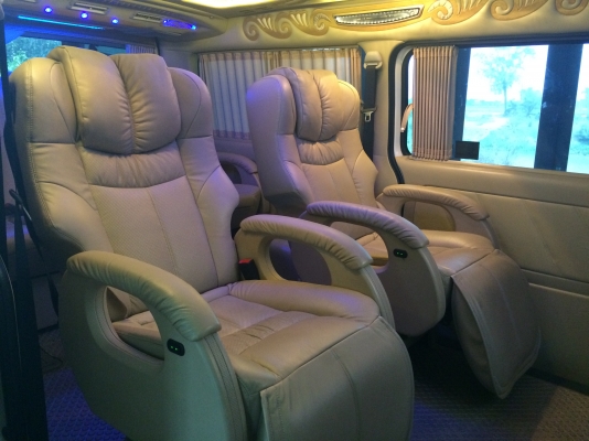 ขายรถตู้ Toyota ventury ปี12 7ที่นั่ง แต่ง VIP แอร์ ไมโครบัส เบาะนวด ติดจานดาวเทียม รถใช้งาน3หมื่นกว่าๆกิโล