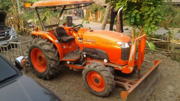 ขายดาวน์ 68000 คูโบต้า 4708 อุปกรณ์ ดันหน้า ผาน3โครง4 กระเช้าติดท้ายรถสูบน้ำได้