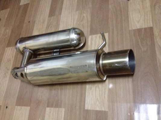 ขายท่อHKSแท้ jasma051 สภาพok ขนาดใส้2.2นิ้ว มีพักแยก ใส่ใด้ทั้งเกียรธรรมดาและเกียรโอโต้ พักกลางยาว13นิ้ว ปลายปากยาว4นิ้ว ปากปลายท่อกว้าง3.6นิ้ว พักแยกยาว12นิ้ว ราคา2000บาท โทร0924462525โส กทม