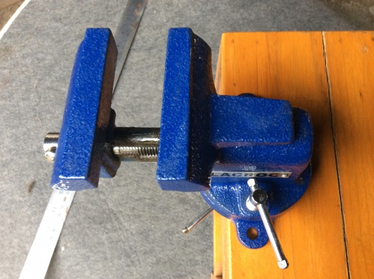 ___ปากกาช่างฝีมือจับขอบโต๊ะ___