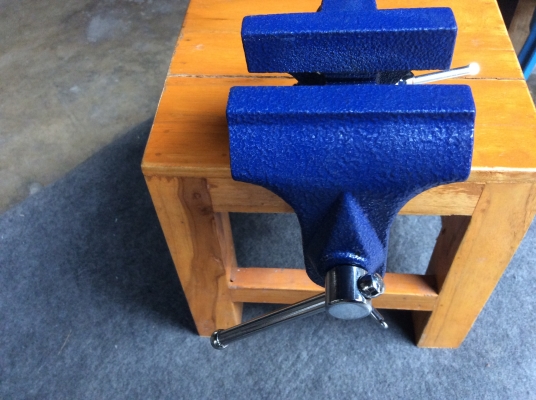 ___ปากกาช่างฝีมือจับขอบโต๊ะ___