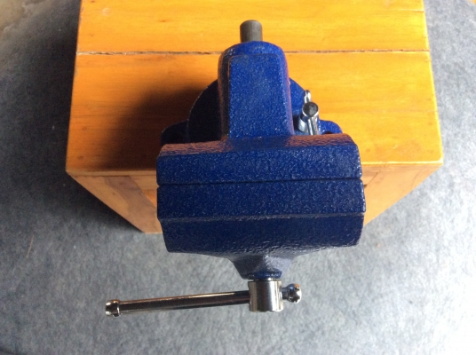 ___ปากกาช่างฝีมือจับขอบโต๊ะ___