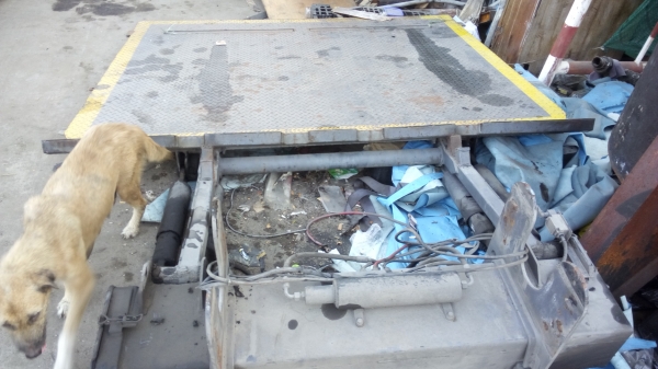 ขายด่วนลิฟท้ายซิปโป้4กระบอกพร้อมใข้สนใจติดต่อด่วนเจ้าของขายเอง