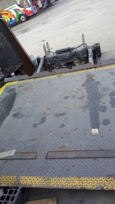 ขายด่วนลิฟท้ายซิปโป้4กระบอกพร้อมใข้สนใจติดต่อด่วนเจ้าของขายเอง