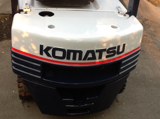 แหล่งรวมรถโฟลค์ลิฟท์งาเฮิ้งค์ฟอร์คภาคตะวันออกสำหรับตักยางก้อนยางพาราและยางถ้วยและรับสั่งรถตามราคาที่ต้องการ