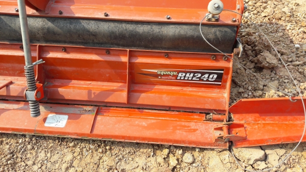 ขายคลุบตีดินตราช้าง2.4 ม. พร้อมใช้งานครับ ขายคลุบตีดินตราช้าง2.4 ม. พร้อมใช้งานครับ