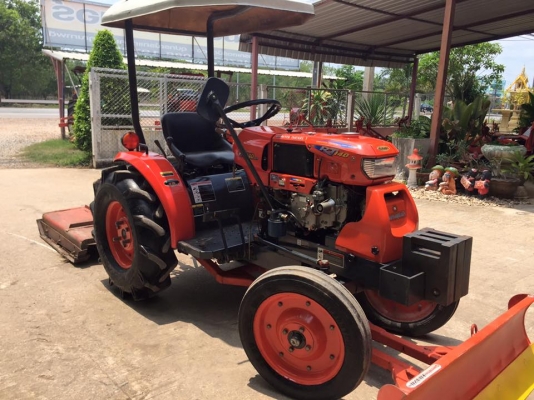 ขายรถไถ Kubota KRT140 พร้อมใบมีดและเครื่องตัดหญ้า รถเดิมๆ พร้อมใช้งาน