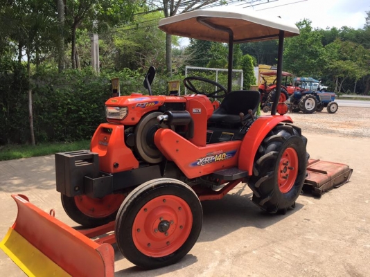 ขายรถไถ Kubota KRT140 พร้อมใบมีดและเครื่องตัดหญ้า รถเดิมๆ พร้อมใช้งาน