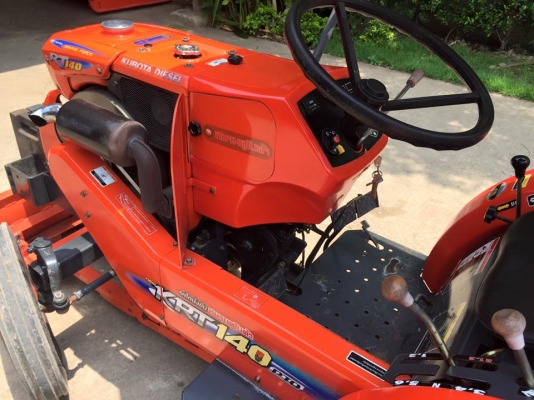 ขายรถไถ Kubota KRT140 พร้อมใบมีดและเครื่องตัดหญ้า รถเดิมๆ พร้อมใช้งาน