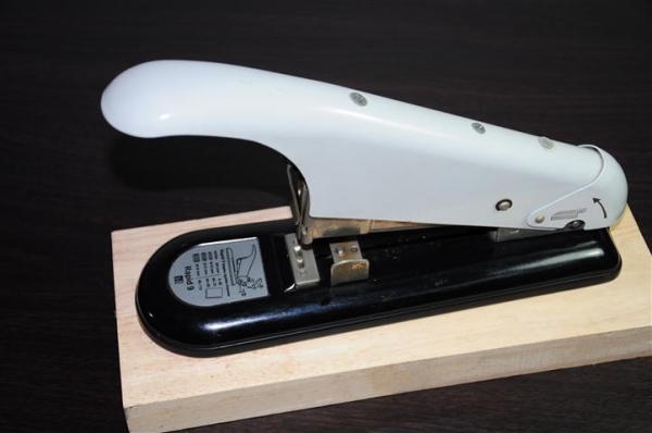 เครื่องเย็บกระดาษขนาดใหญ่ Rapid 9 Made in Sweden