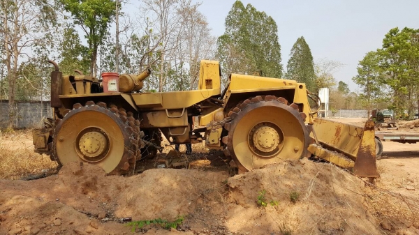 ขาย รถบดล้อหนาม 4 ล้อแกะ BOMAG K300 เครื่องเกียร์ครบ ขายตามสภาพไม่มีเวลาประกอบ เอกสารใบซื้อขาย