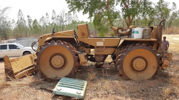 ขาย รถบดล้อหนาม 4 ล้อแกะ BOMAG K300 เครื่องเกียร์ครบ ขายตามสภาพไม่มีเวลาประกอบ เอกสารใบซื้อขาย