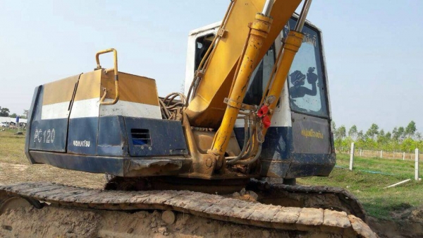 KOMATSU 120-5 รถพร้อมใช้ เครื่องดี ช่วงล่างพอใช้ สภาพโดยรวมดี KOMATSU 120-5 รถพร้อมใช้ เครื่องดี ช่วงล่างพอใช้ สภาพโดยรวมดี