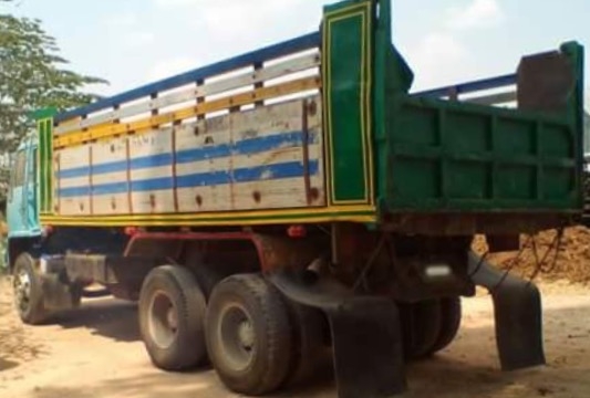 ISUZU ROCKY FXZ 240 HP 6SD1 สิบล้อดั๊มพ์ 2 เพลา กระบะดั๊มพ์คอกมิเนียม 12 ตันสวยๆพร้อมใช้งาน ร็อก 210 วางเครื่อง 240 แรงเครื่องแรงดีมากครับไม่มีแตกเยิ้มลงเล่มครบถูกต้อง เกียร์อีตั้น ภายในเก๋งคอนโซลสวยครบพร้อม พวงมาลัยเพาเวอร์ ระบบเบรคทริ๊ปฟี้ครบครัน ช่วงล่