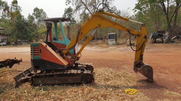 ขาย แบคโฮ IHI PC30 รถใช้งานได้ปกติ เครื่องดี ปั้มดี  เอกสารใบซื้อขาย