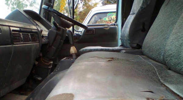 HINO FC3J 170 HP JO7C หกล้อดั๊มพ์ สมอเงิน กระบะดั๊มพ์เหล็ก 5 ตันความยาว 3.60 เมตรสภาพดีพร้อมบรรทุกทำงานหนักได้เลยครับ เครื่องยนต์แรงดีไม่มีเยิ้ม ภายในห้องเก๋งสะอาด แอร์เย็น พวงมาลัยเพาเวอร์ ระบบเบรคทริ๊ปฟี้ครบครัน ช่วงล่างใหญ่แน่นดีคัชซีสวยไม่มีบวม ยาง 8.