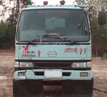 HINO FC3J 170 HP JO7C หกล้อดั๊มพ์ สมอเงิน กระบะดั๊มพ์เหล็ก 5 ตันความยาว 3.60 เมตรสภาพดีพร้อมบรรทุกทำงานหนักได้เลยครับ เครื่องยนต์แรงดีไม่มีเยิ้ม ภายในห้องเก๋งสะอาด แอร์เย็น พวงมาลัยเพาเวอร์ ระบบเบรคทริ๊ปฟี้ครบครัน ช่วงล่างใหญ่แน่นดีคัชซีสวยไม่มีบวม ยาง 8.