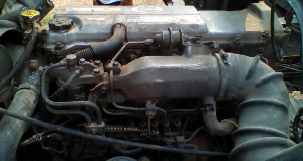 HINO FC3J 170 HP JO7C หกล้อดั๊มพ์ สมอเงิน กระบะดั๊มพ์เหล็ก 5 ตันความยาว 3.60 เมตรสภาพดีพร้อมบรรทุกทำงานหนักได้เลยครับ เครื่องยนต์แรงดีไม่มีเยิ้ม ภายในห้องเก๋งสะอาด แอร์เย็น พวงมาลัยเพาเวอร์ ระบบเบรคทริ๊ปฟี้ครบครัน ช่วงล่างใหญ่แน่นดีคัชซีสวยไม่มีบวม ยาง 8.