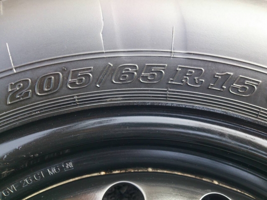 ขายยางอะไหล่พร้อมกะทะ TOYOTA INOVA5รูขอบ15 ยางDUNLOP205/65R15 ปี13 ใหม่ๆจำนวน 1 เส้น