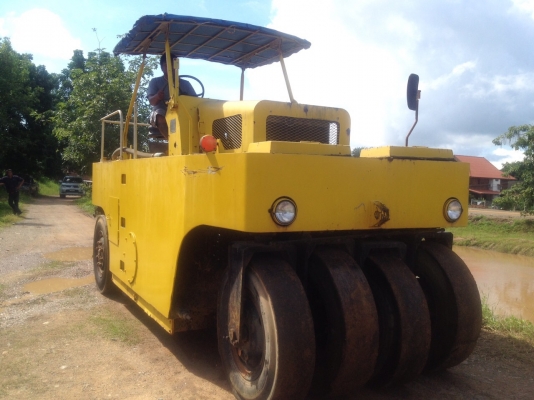 ขายรถบด ล้อยาง 9 ล้อ