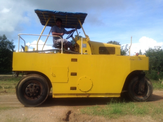 ขายรถบด ล้อยาง 9 ล้อ