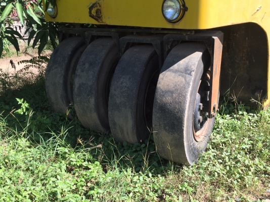 ขายรถบด ล้อยาง 9 ล้อ