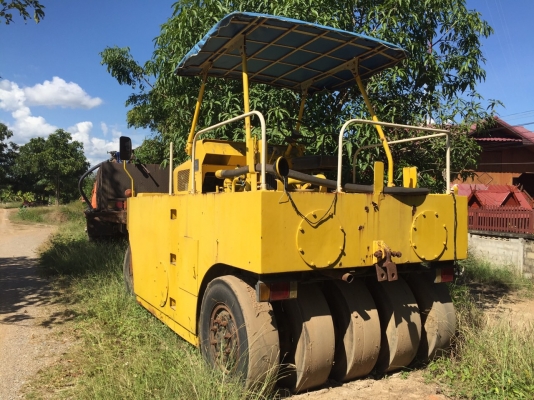 ขายรถบด ล้อยาง 9 ล้อ