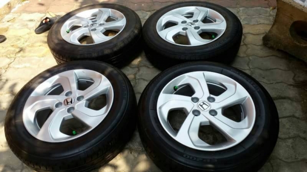ล้อ honda city ขอบ 15 พร้อมยาง ชุดล่ะ 9000