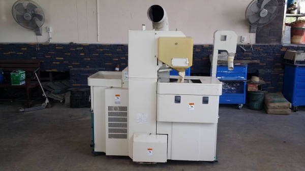 เครื่องสีข้าวกล้องเก่าญี่ปุ่น  SATAKE  รุ่น GPS450AX  สภาพเครื่องสวย พร้อมใช้งาน